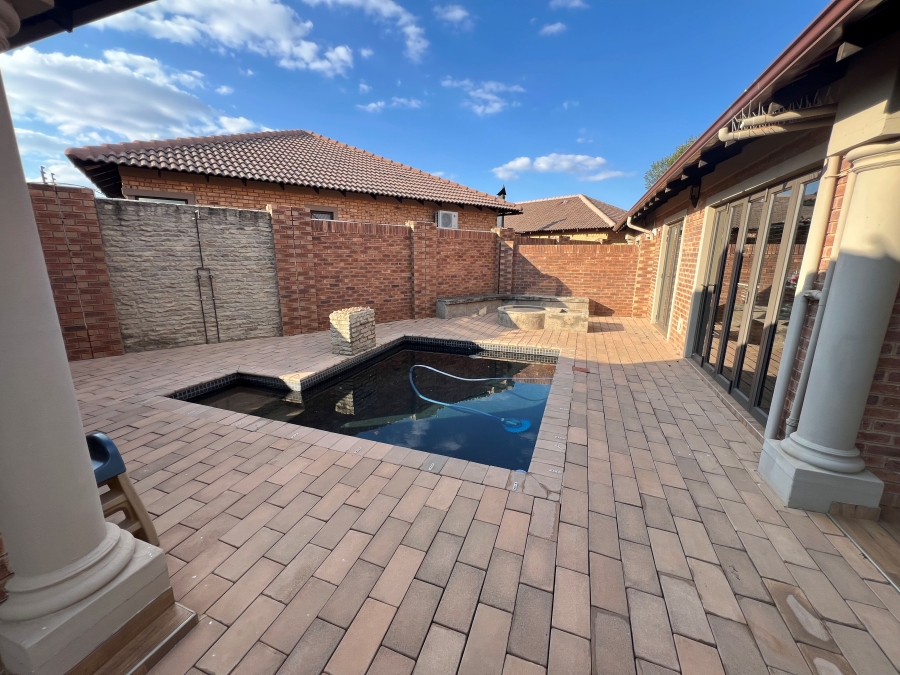 3 Bedroom Property for Sale in Wilkoppies North West